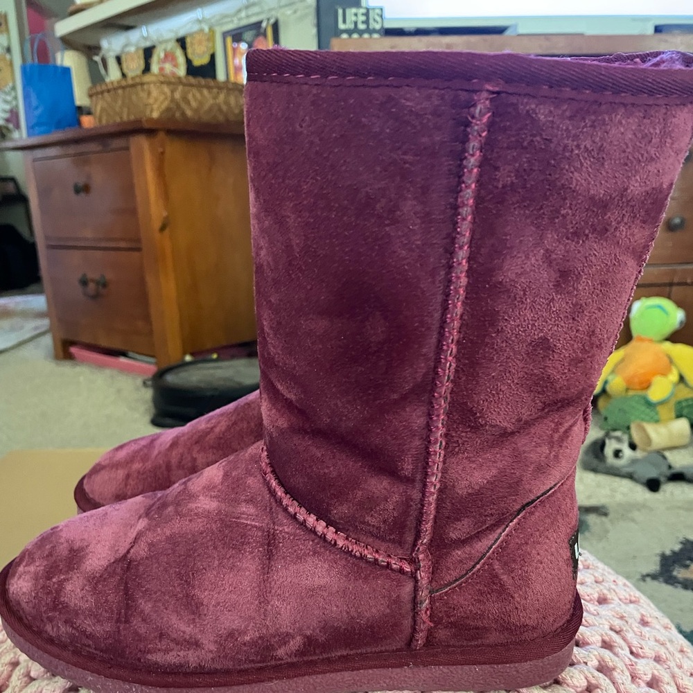 EUC BEAUTIFUL BURGUNDY LAM BOOTS